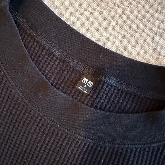Uniqlo Waffle Crew Neck Shirt - Picture 2 of 3
